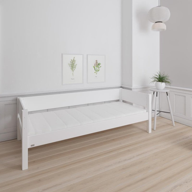 Manis-h White Day Bed in Snow White