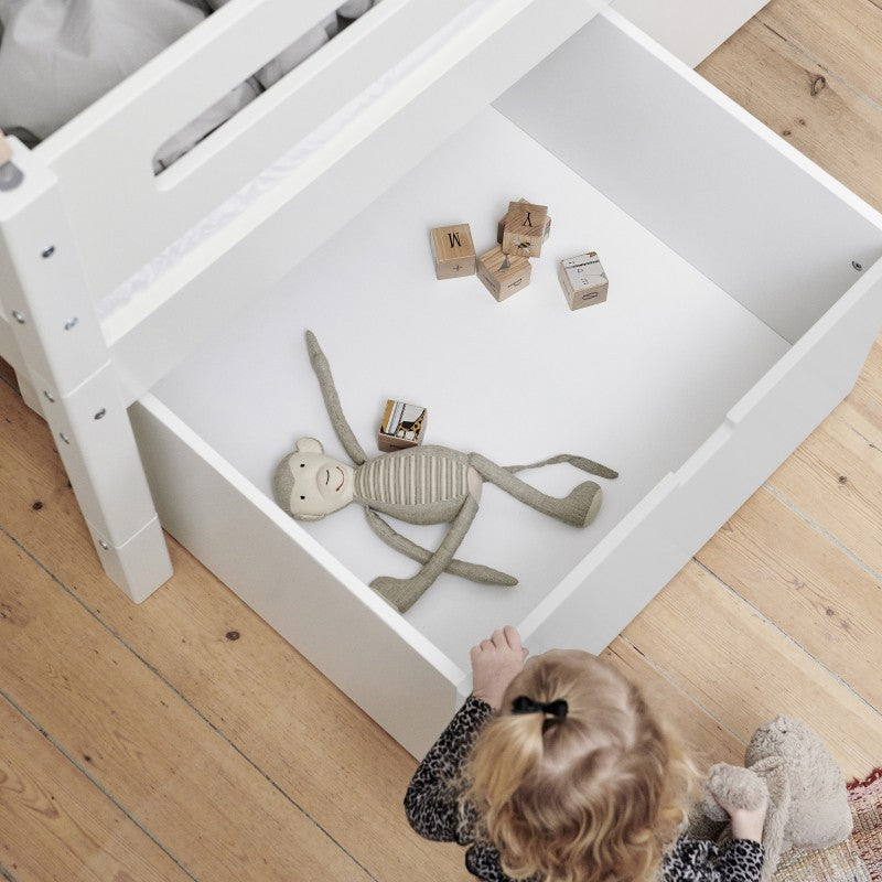 Manis-h White Day Bed including 3 deep drawers in Snow White